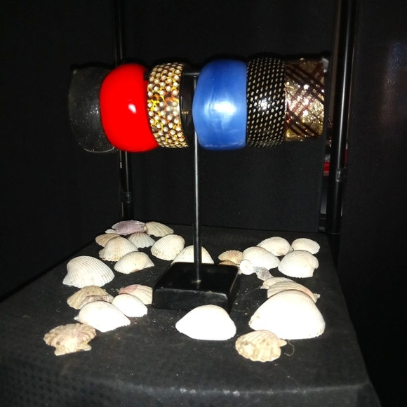 Six bangles - Picture 1 of 1